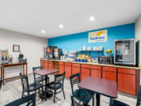 Days Inn by Wyndham Brunswick Bath Area Hotels in Brunswick