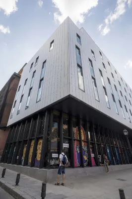 バスタルド ホステル エディフィシオ エスパーニャ周辺のホテル