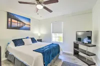 Galveston Retreat w/ Backyard & Patio! - ที่มีสปา