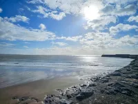 Seascape Retreat - 3 Bedroom Flat - Porthcawl Hotels in Llanelli