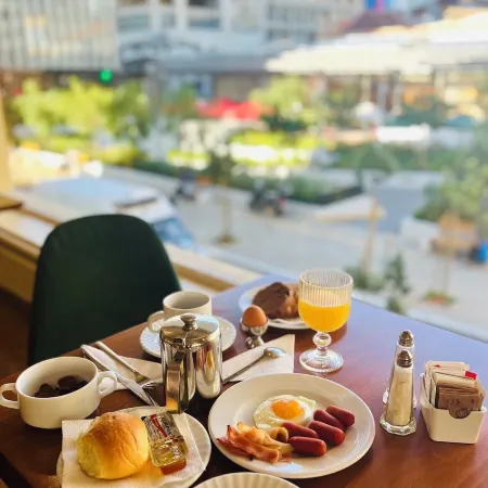 Triton Hotel Piraeus