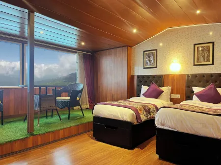 Mount Thistle Boutique Hotel Отели рядом с достопримечательностью «Darjeeling Himalayan Railway Toy Train»