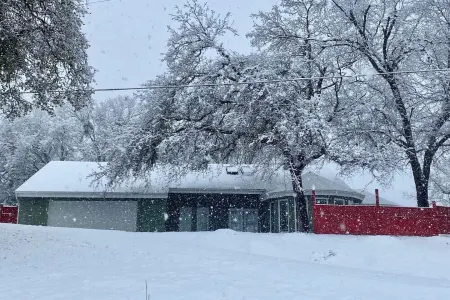 Near Yosemite South Gate/ Hot Tub / Views / Games Отели рядом с достопримечательностью «Joe's Sew & Vac»