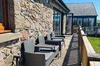 5 Bed House -Sleeps 10- Hot Tub - Garden - Parking Hôtels à : Heriot