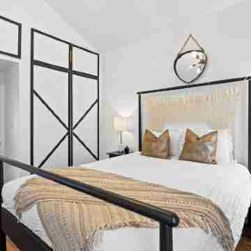 Modern Midtown Carriage House Rooms