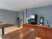 Econo Lodge Hotels in Montreal