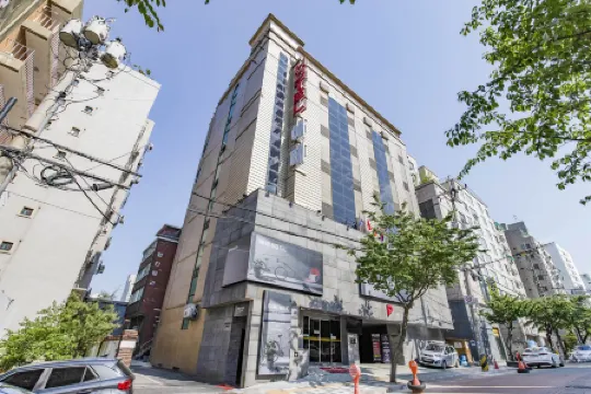 Carlton Hotel Отели рядом с достопримечательностью «IT Inha University College of Engineering»