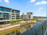 Stylish 1-Bed Retreat Steps from Foreshore
