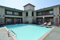 Quality Inn Airport I-240 - piscina