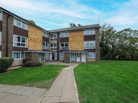 Modern 2 Bedroom Apt in Broadlands Court