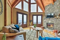 The Barn House: Caldwell Mtn Retreat w/ Hot Tub! - Kæledyr tilladt