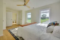 Timeless Hillsville Farmhouse Blue Ridge Parkway! - parking