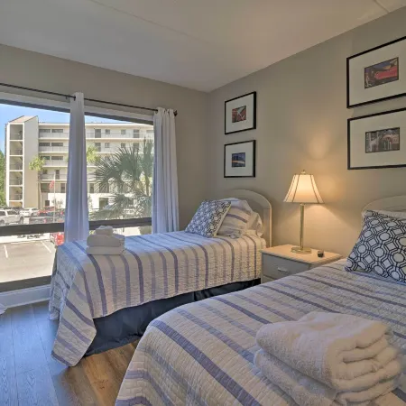 Pawleys Island Condo Retreat w/ Beach Access!