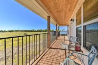 Dog-Friendly Apartment ~ 32 Mi to Fort Worth! - 3-Star