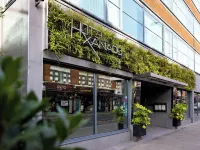 Hotel Xanadu Отели рядом с достопримечательностью «Актон»
