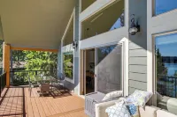 Loon Lake Waterfront Retreat: 2 Decks & Dock! - 3-Star