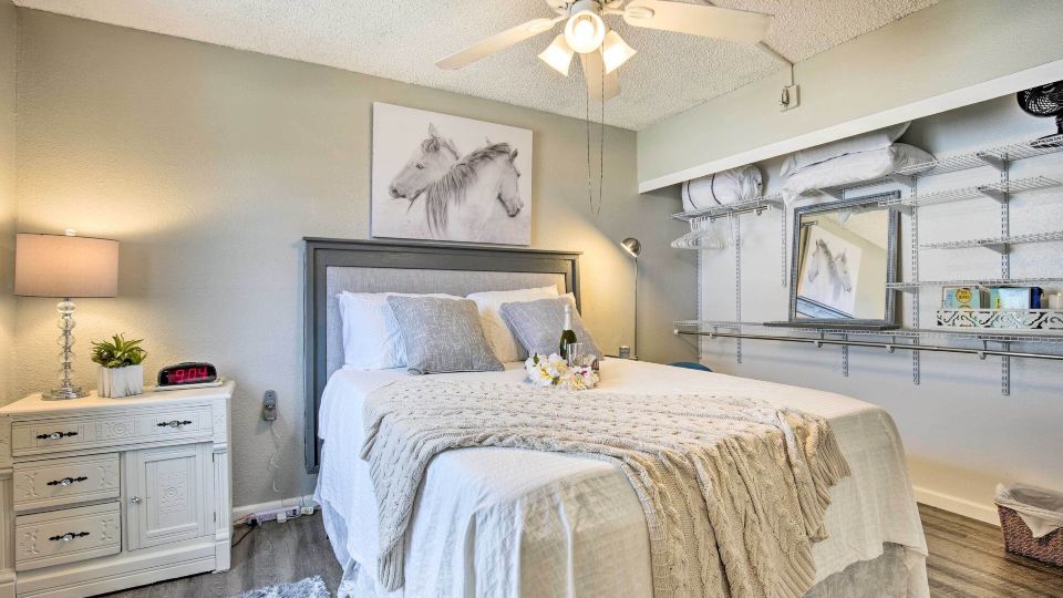 Sunny Central Condo Lanai and Community Pool Access