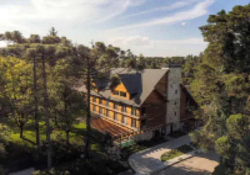 Livá OFICIAL 的波赫馬拉戈內格羅 鄰近Black Lake的酒店