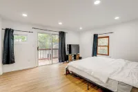 Updated Getaway w/ Sauna & Yard in Bloomsbury!