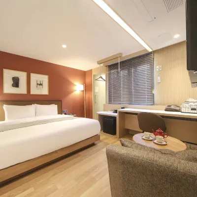 Hound Hotel Sajik Minam Station Các khách sạn gần Sân bóng chày Sajik