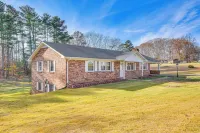 River, Trails & Wine! Extended Escape Near Mt Airy - 3 estrellas