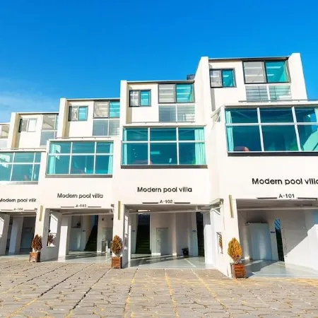 Gyeongju Modern Pool Villa Отели рядом с достопримечательностью «Храм Голгулса»