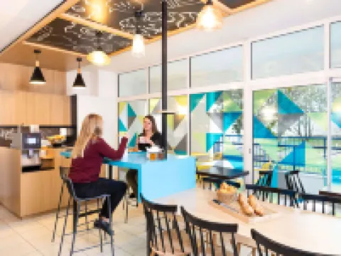 阿德吉奧阿克瑟斯巴黎旺沃凡爾賽門飯店