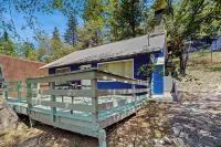 4 Mi to Snow Valley! Family Retreat w/ Deck - 2-Star