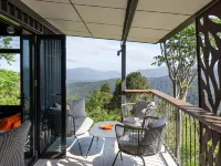 Cabane Treehouse Retreat with Mountain Views Hotéis em Beechmont