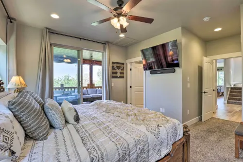Spacious Resort Cabin in Manti-La SAL Mtns! - parking