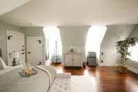 Chimney Hill Estate Inn - balcony