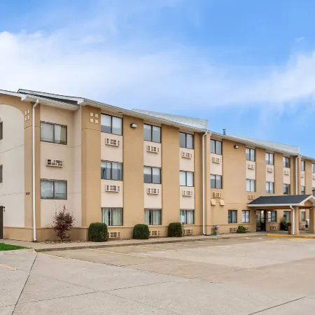 Super 8 by Wyndham Evansville East