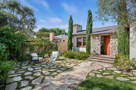 Luxurious Pool and Mountain Views - Stunning Retreat