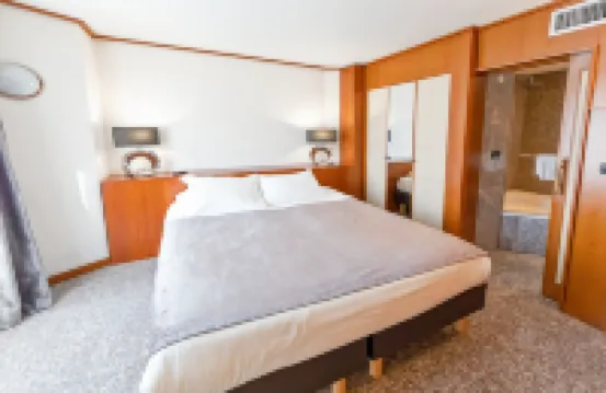 Goldstar Apartments & Suites