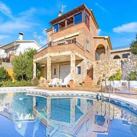 Beautiful Villa With Pool in Vidreres