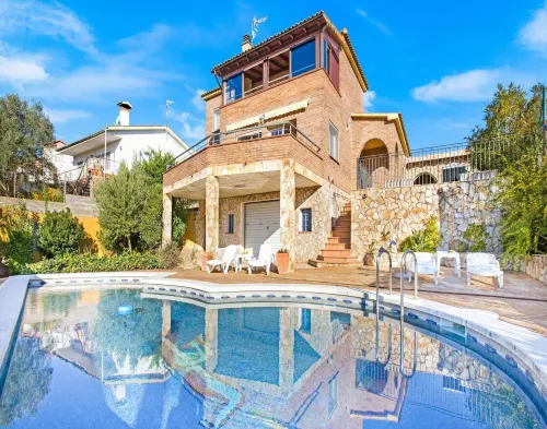 Beautiful Villa With Pool in Vidreres - Villas