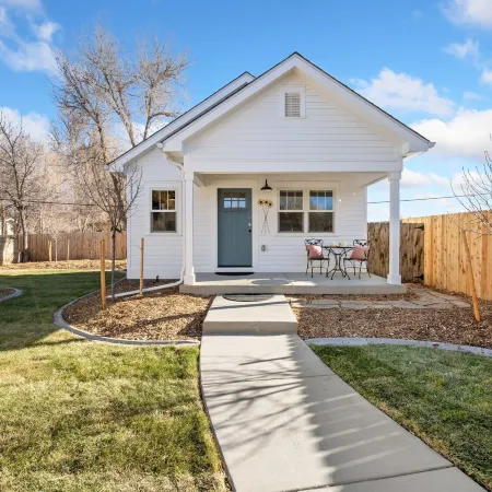 City Park Bungalow Pet Friendly w/ Dog Run