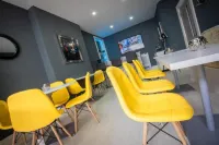 Cherish Lewis Hotel Blackpool- 2 Min to Beach- Smart Lock- Fast WiFi - Beach