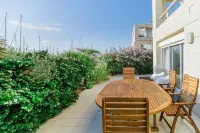 Marina Apartments by Olala Homes - Parkplatz