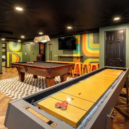 Beautiful riverside yard, hot tub, game room, large dining table!