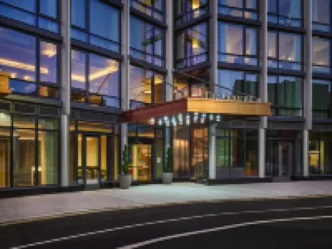 曼哈頓喬治,希爾頓啟繽精選飯店 阿波羅劇院附近的飯店