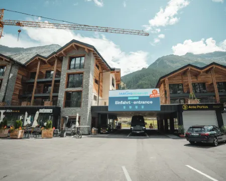 โฮเทล ปอร์ตา เซอร์วิโน โรงแรมในTasch