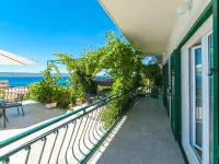 Apartments Robert Hotels in Brela