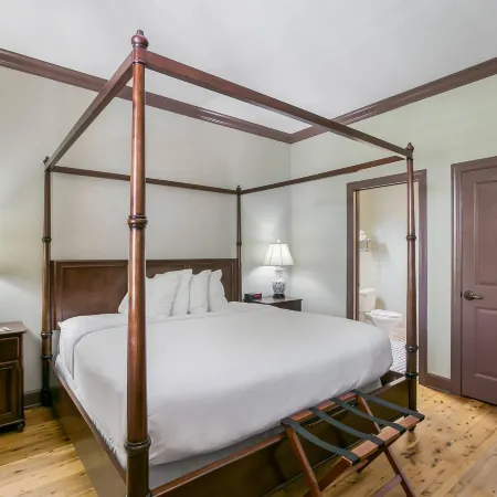 Water Street Hotel & Marina, Ascend Hotel Collection