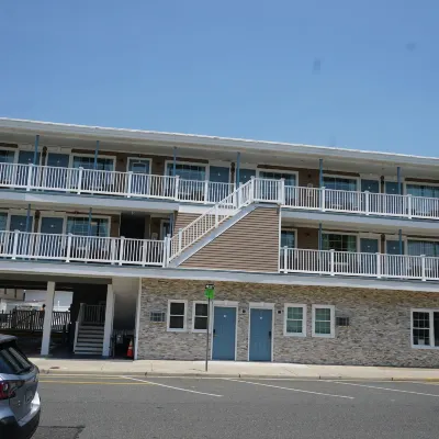 Coastal Sands Inn Hotels near Wildwood Beach