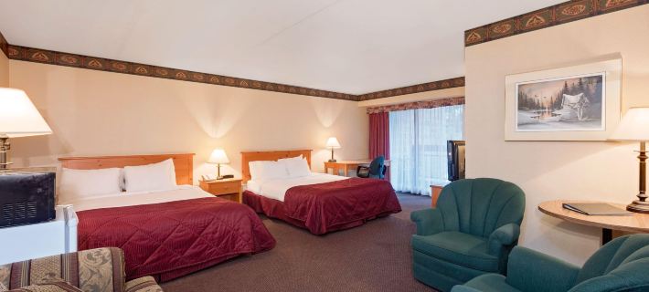 Ramada by Wyndham Pinewood Park Resort North Bay Hotels in North Bay