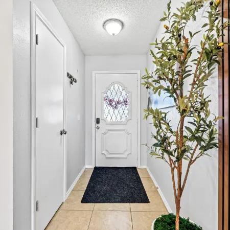 Minutes to Convention center,  family retreat, Pet-Friendly! King bed