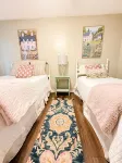 Lakefront fun for 14+pets w/game room deck sunsets
