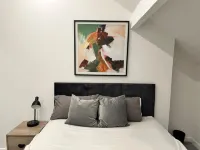 Modern 3‑Bedroom Home in Bury — Premium Mattresses • Blackout Blinds • Ensuite M - 3성급