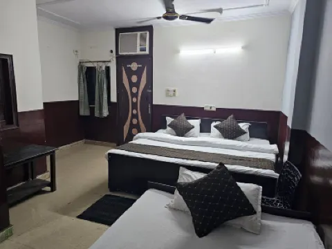 Sri Sai Inn โรงแรมใกล้วัดไสบาบา
